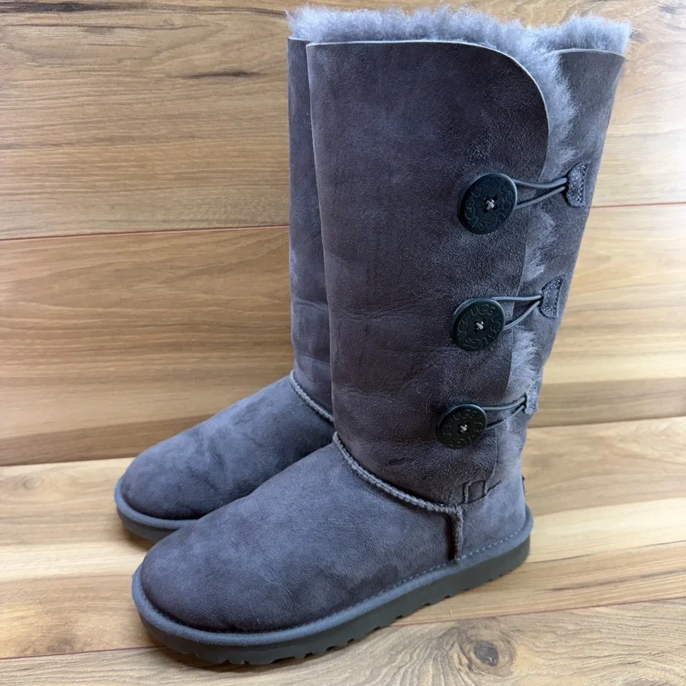 UGG Bailey Button Tall Boots Womens 7 Gray Suede Shearling Fur Lined Cozy